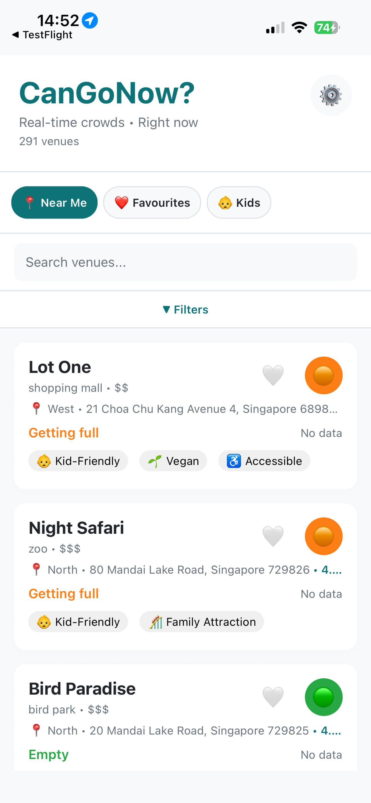 CanGoNow home screen showing venue list with crowd indicators